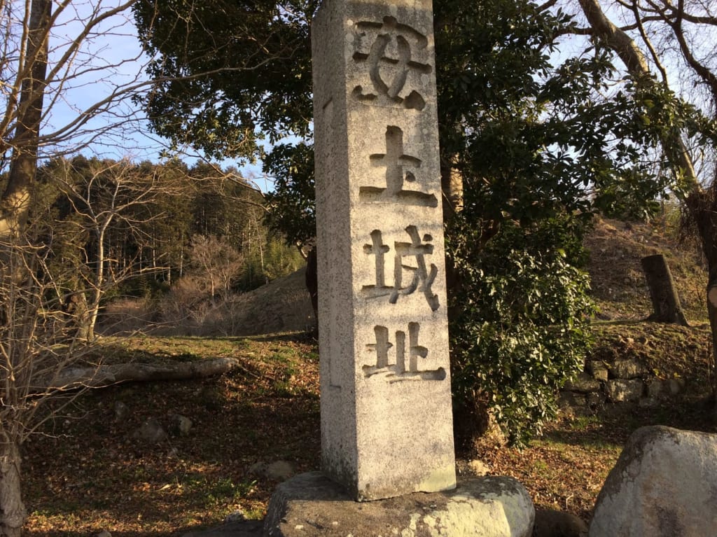 安土城の入り口にある石碑