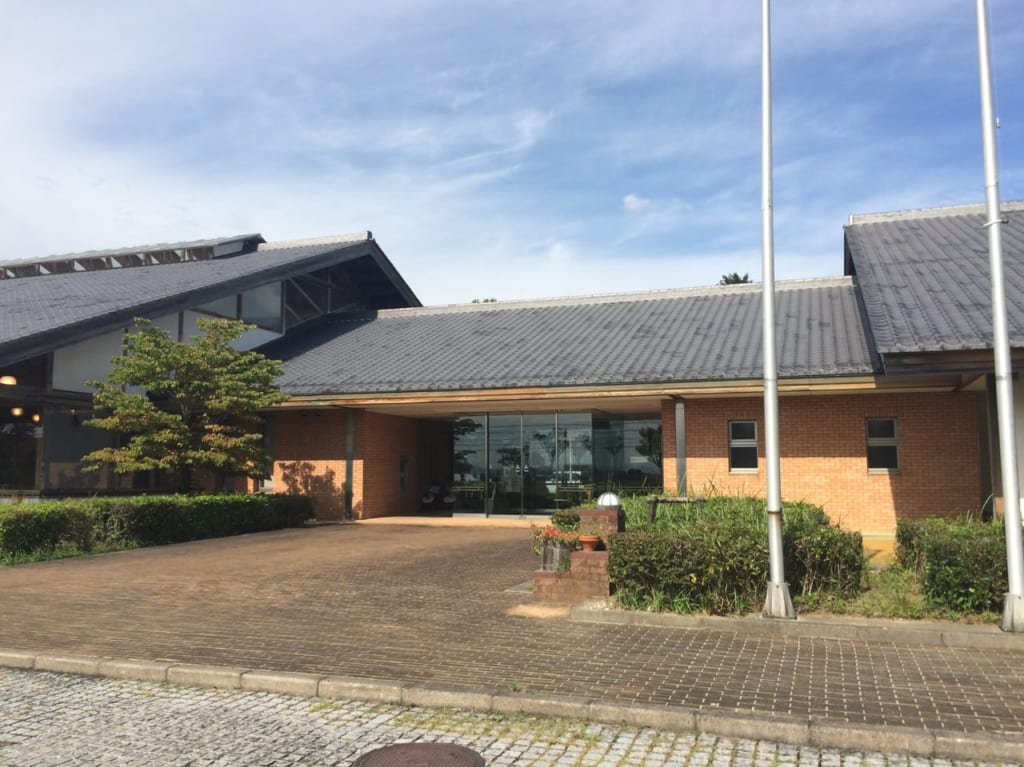 東近江市立湖東図書館