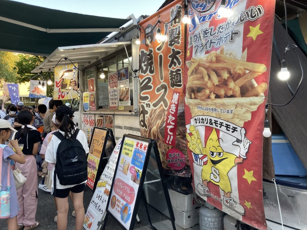 【近江八幡市】グルメや踊り、そして夜空に浮かぶランタンの幻想的な光景も魅力。第6回あづフェスが8月12日に開催されました | 号外NET ...