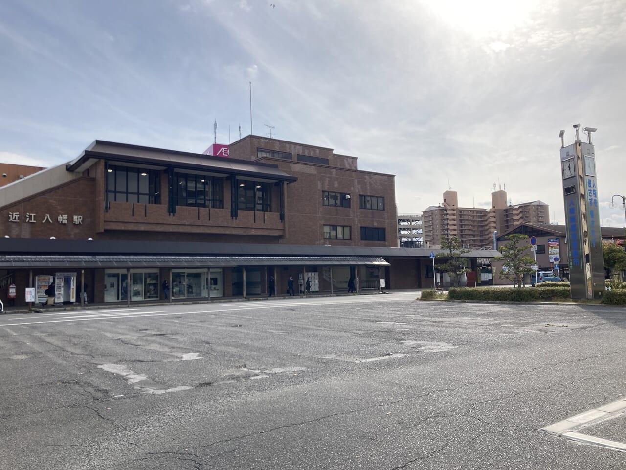 JR近江八幡駅前1